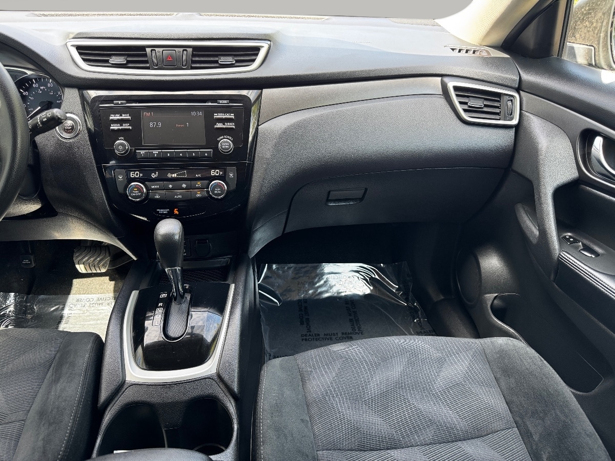 2016 Nissan Rogue SV photo 21