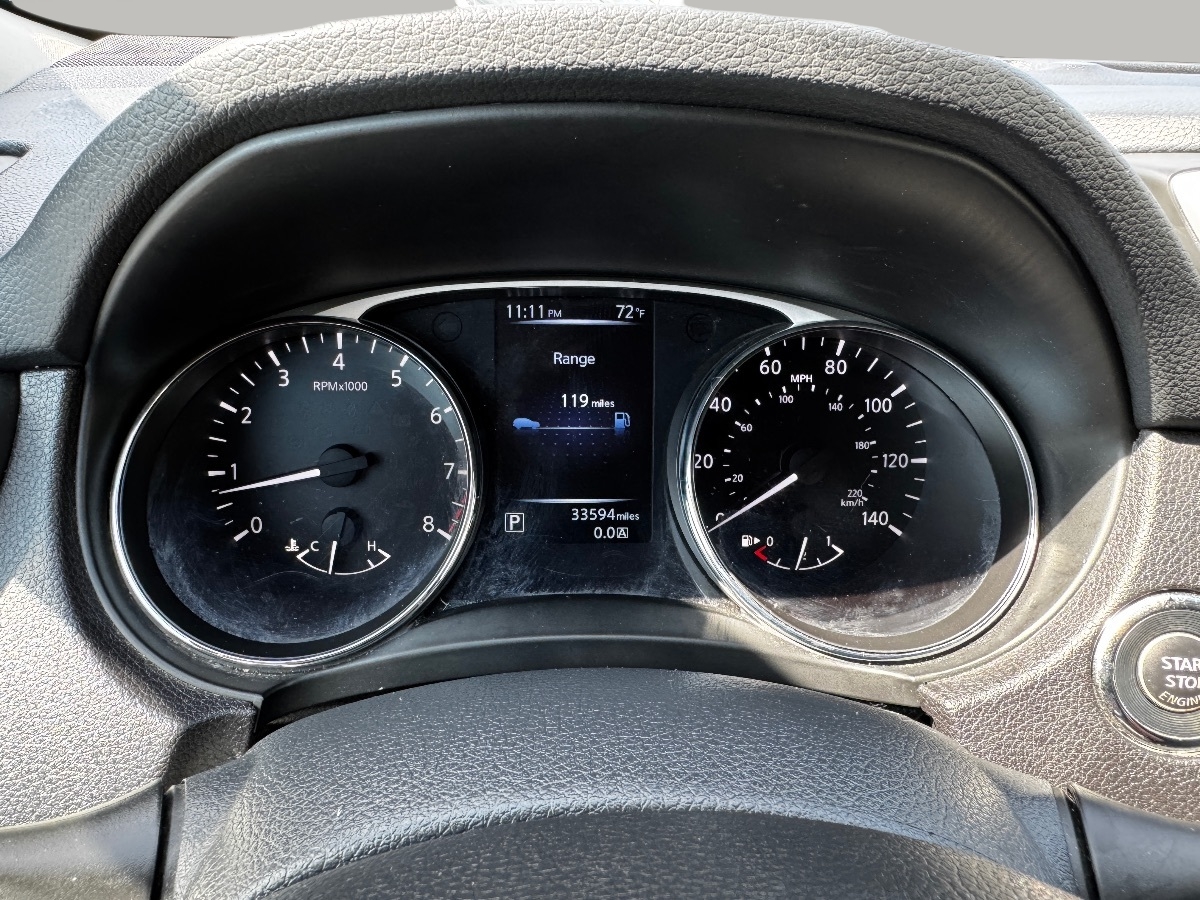 2016 Nissan Rogue SV photo 23