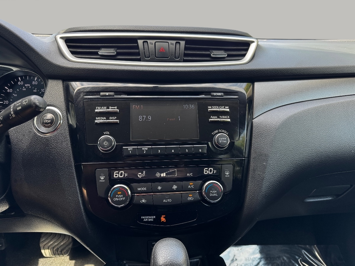 2016 Nissan Rogue SV photo 24