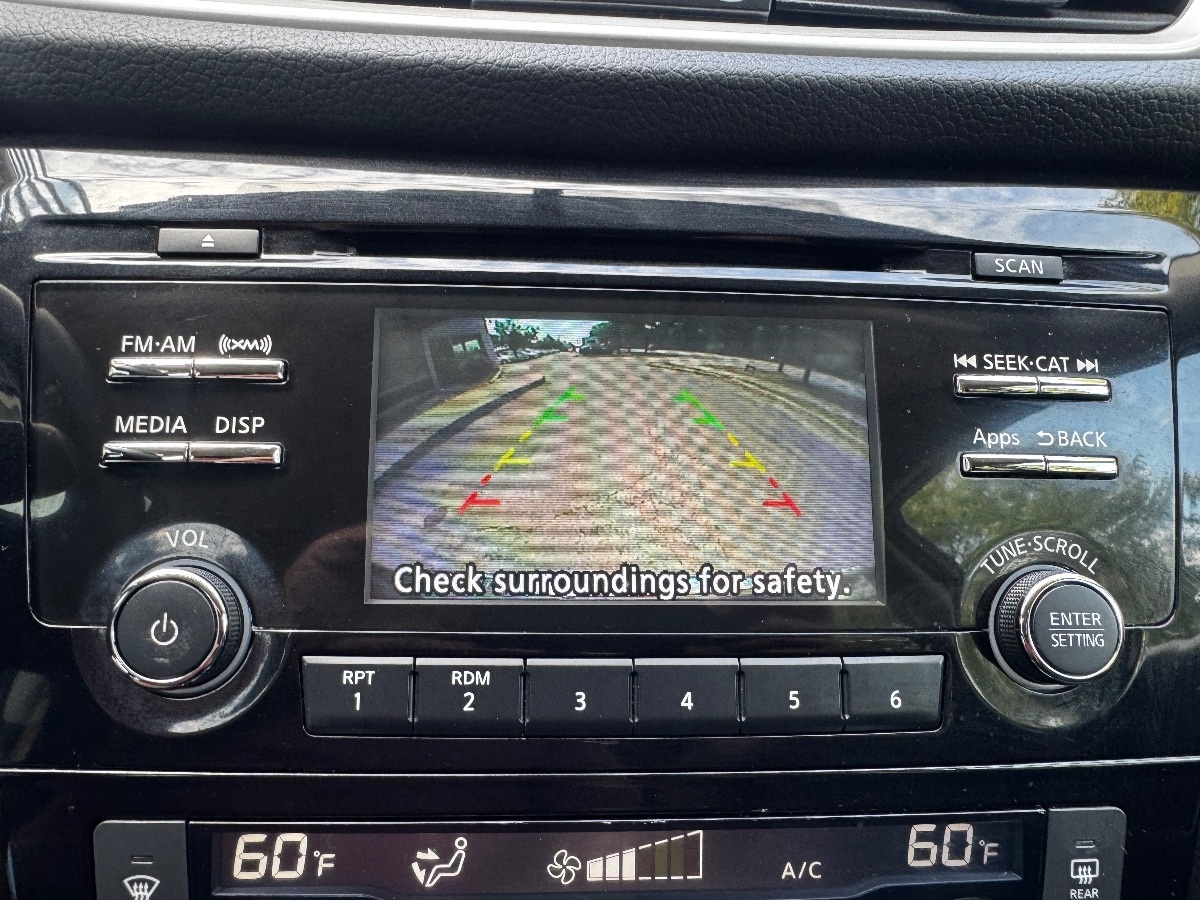 2016 Nissan Rogue SV photo 25