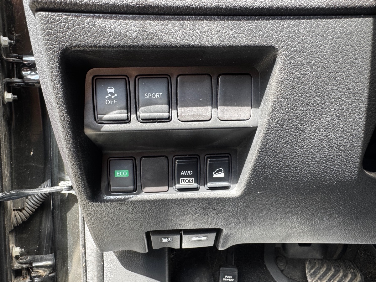 2016 Nissan Rogue SV photo 26