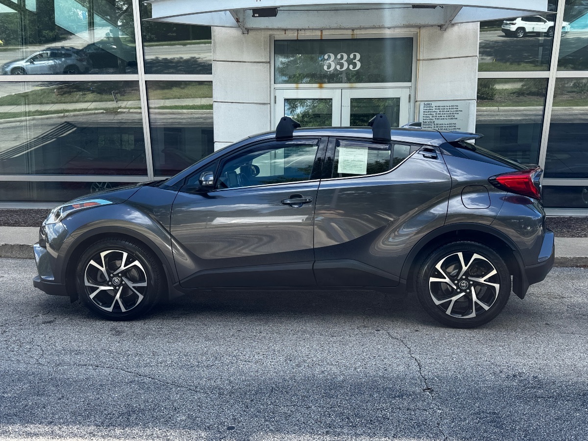 2019 Toyota C-HR XLE photo 12