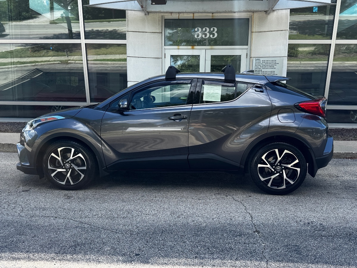 2019 Toyota C-HR XLE photo 10
