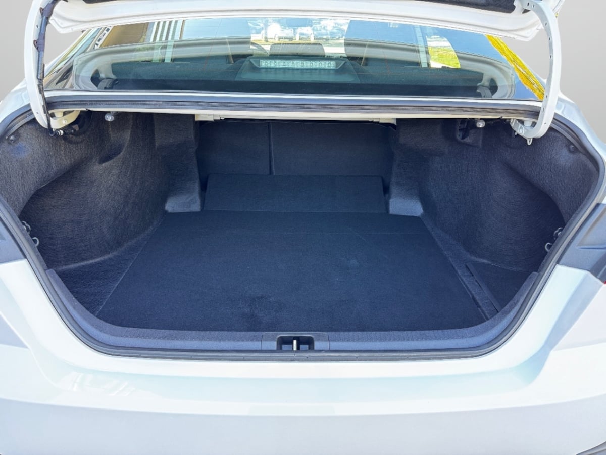 2025 Toyota Camry SE photo 14