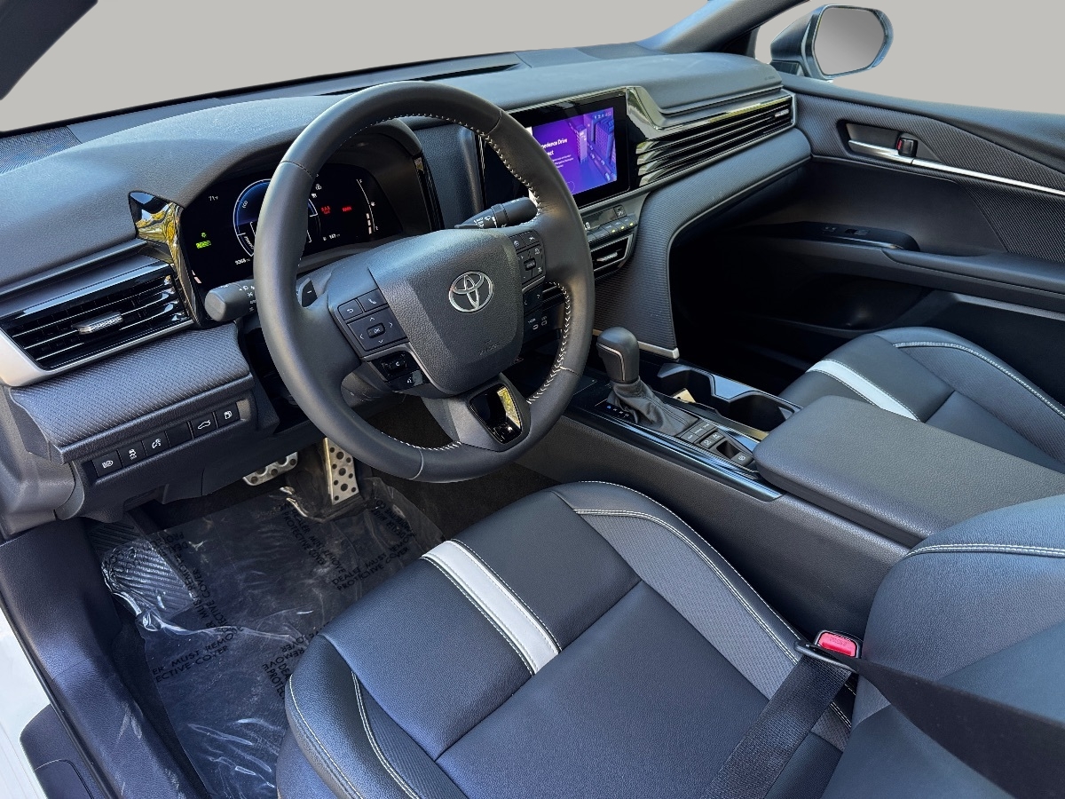 2025 Toyota Camry SE photo 15