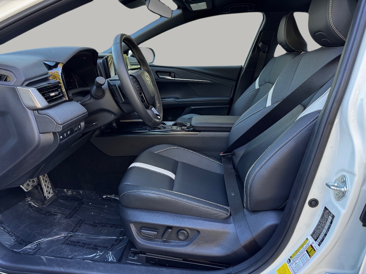 2025 Toyota Camry SE photo 16