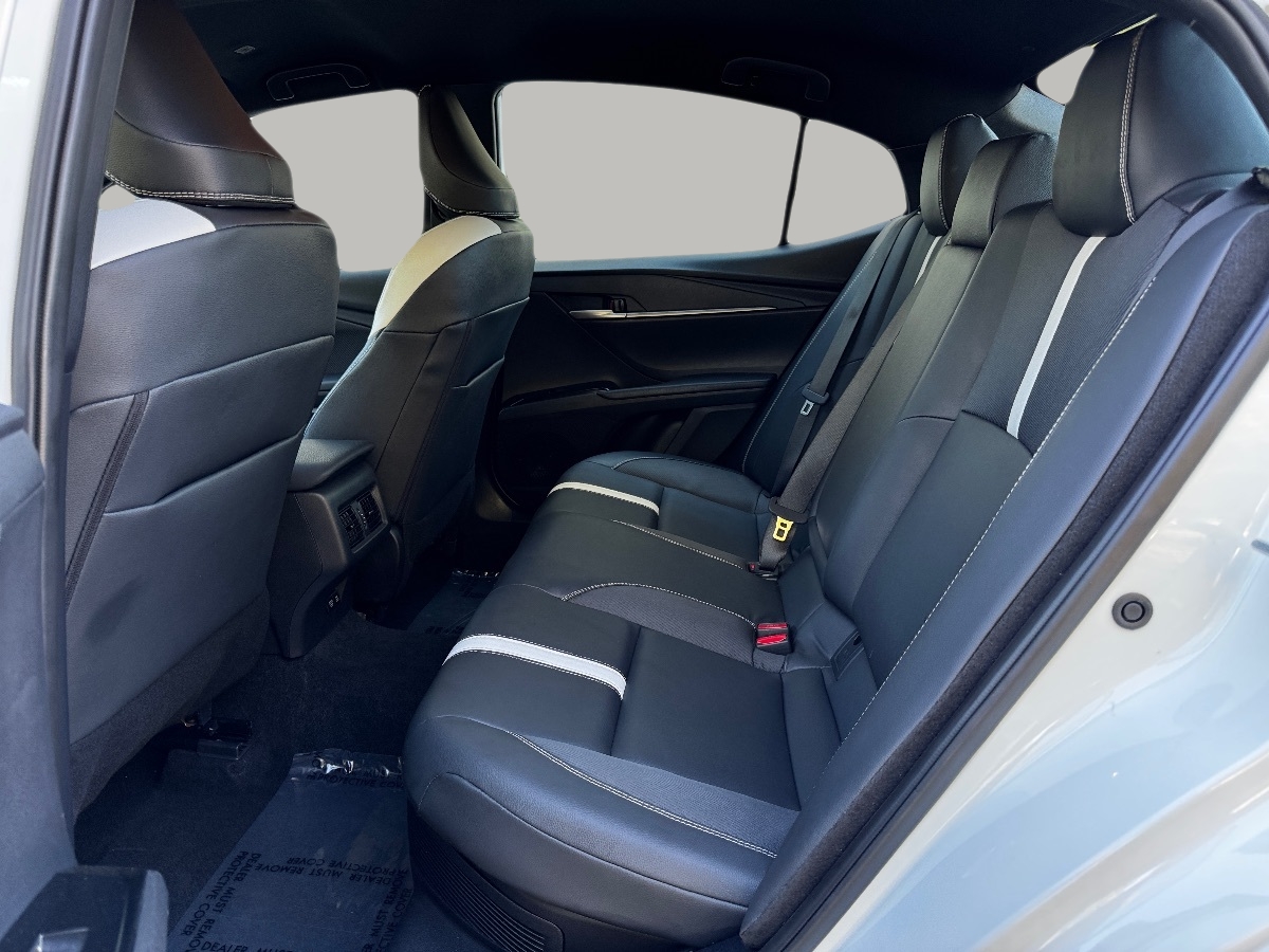 2025 Toyota Camry SE photo 17
