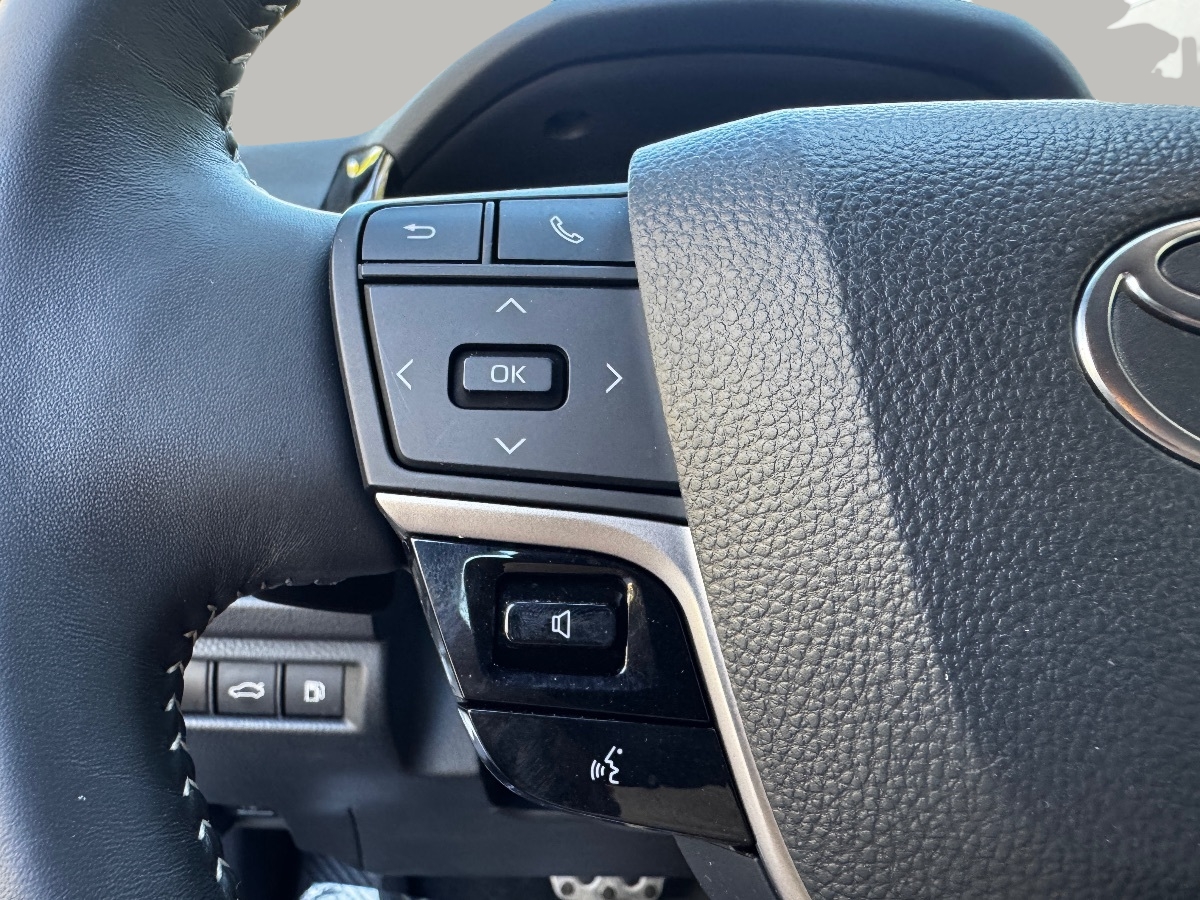 2025 Toyota Camry SE photo 23