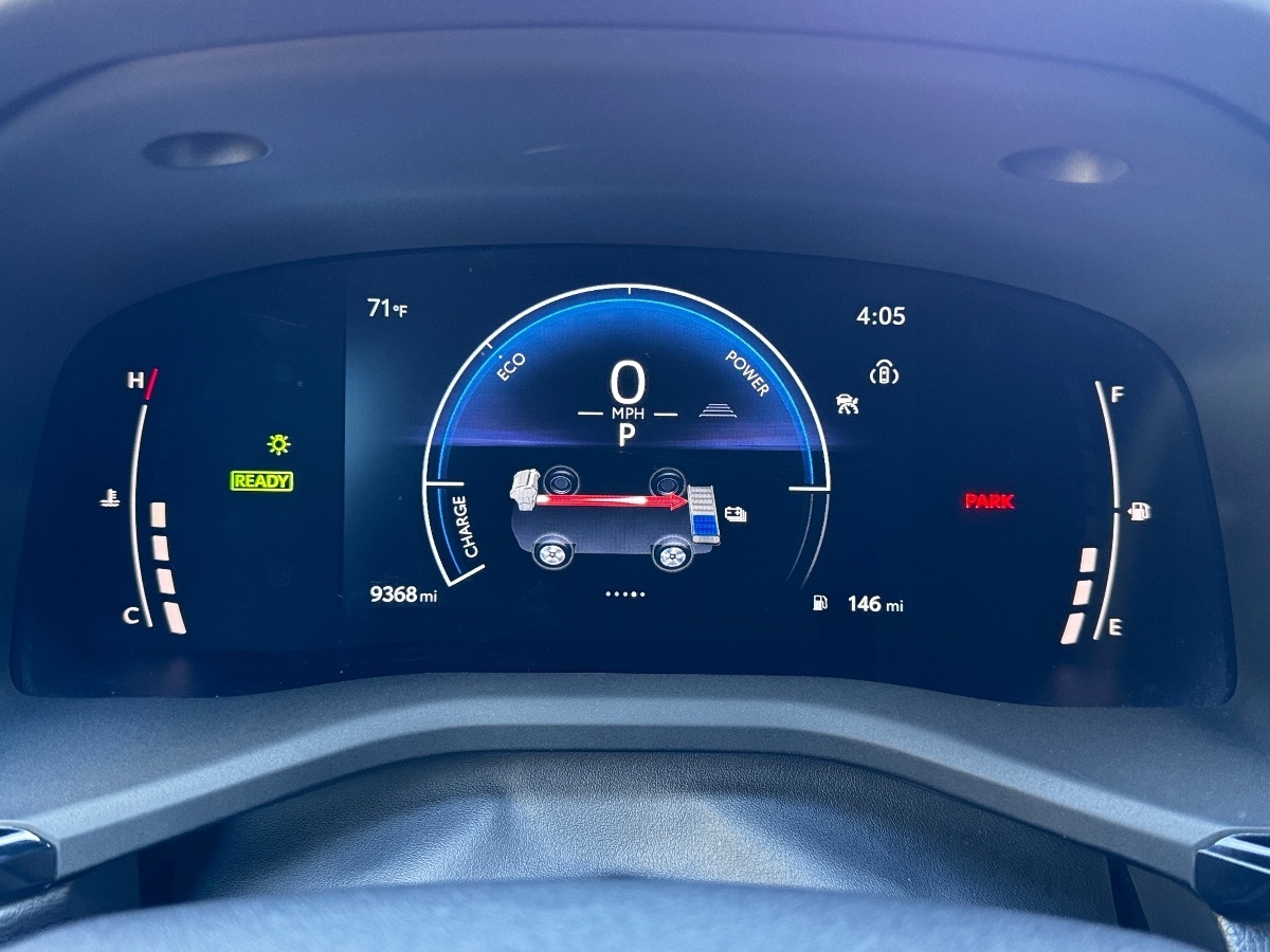 2025 Toyota Camry SE photo 25