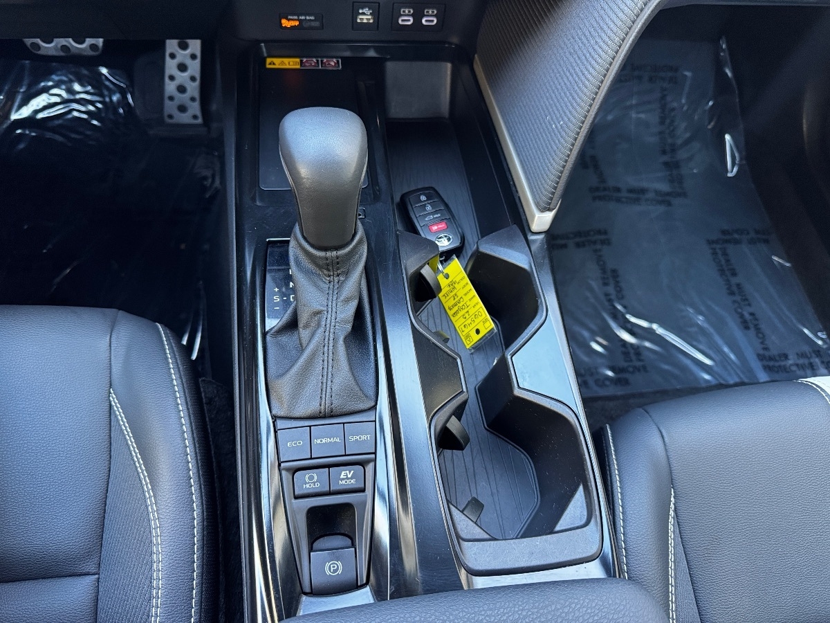 2025 Toyota Camry SE photo 27