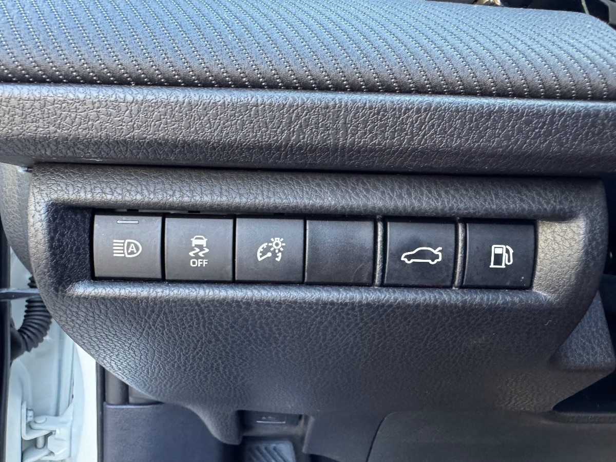 2025 Toyota Camry SE photo 28