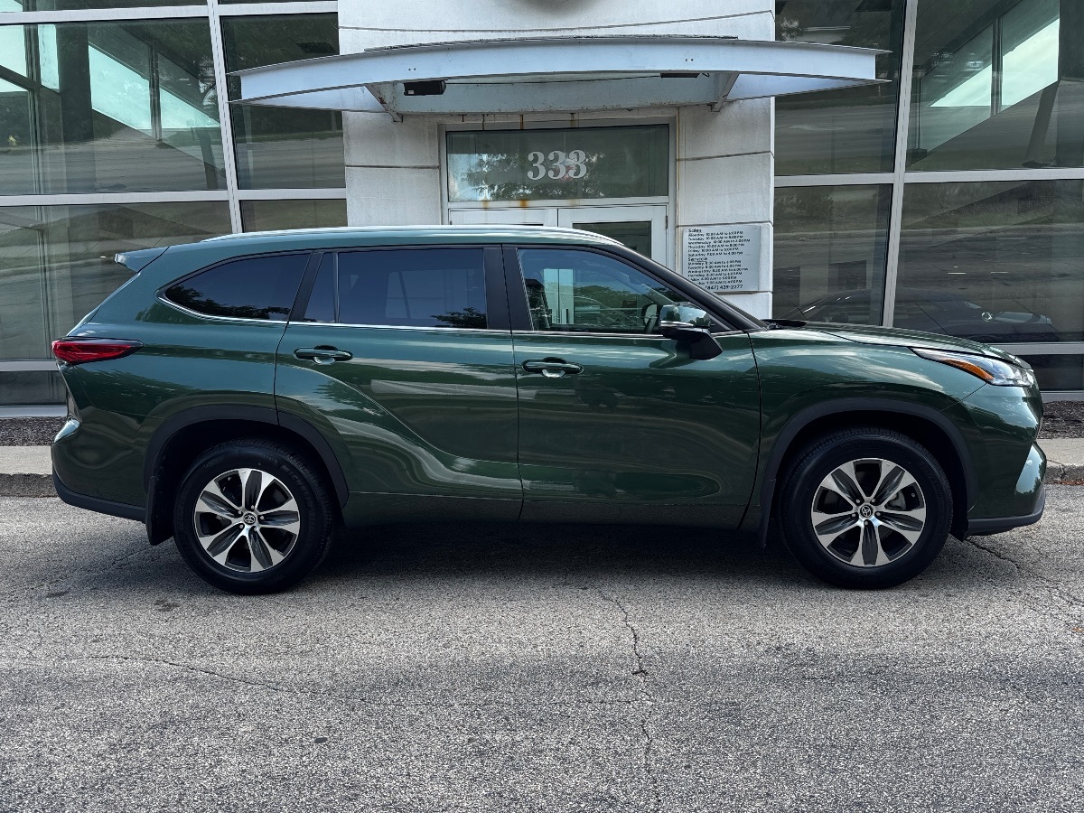 2023 Toyota Highlander XLE photo 3
