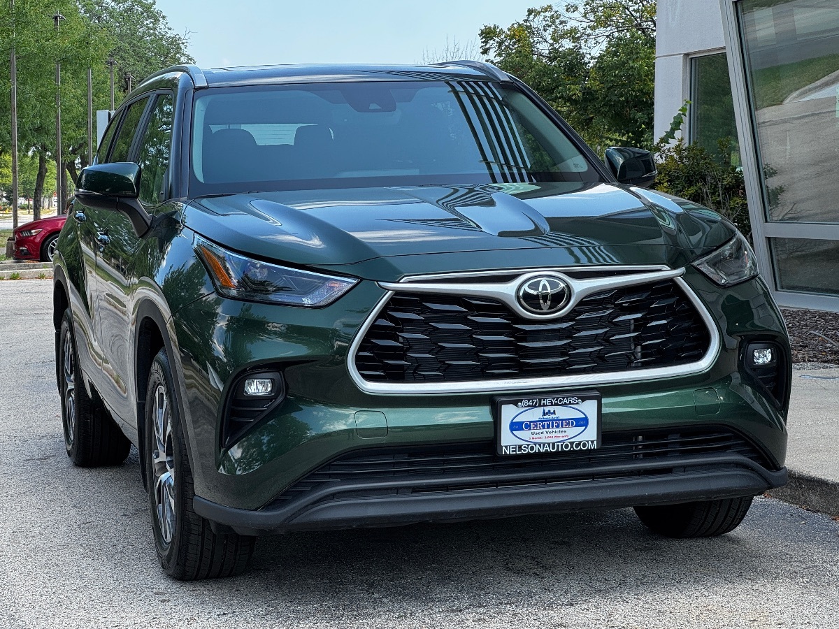 2023 Toyota Highlander XLE photo 2