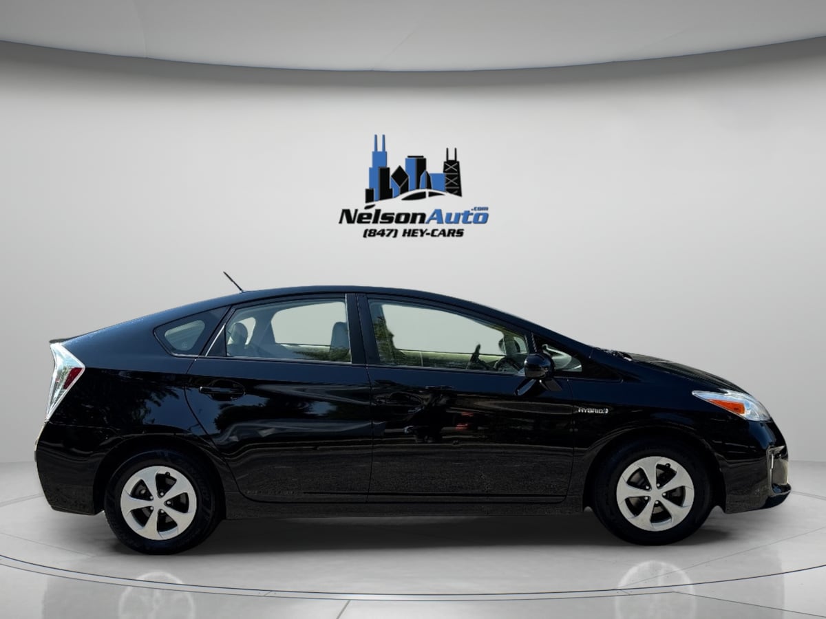 2013 Toyota Prius Four photo 3