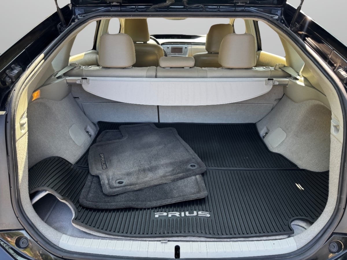 2013 Toyota Prius Four photo 14