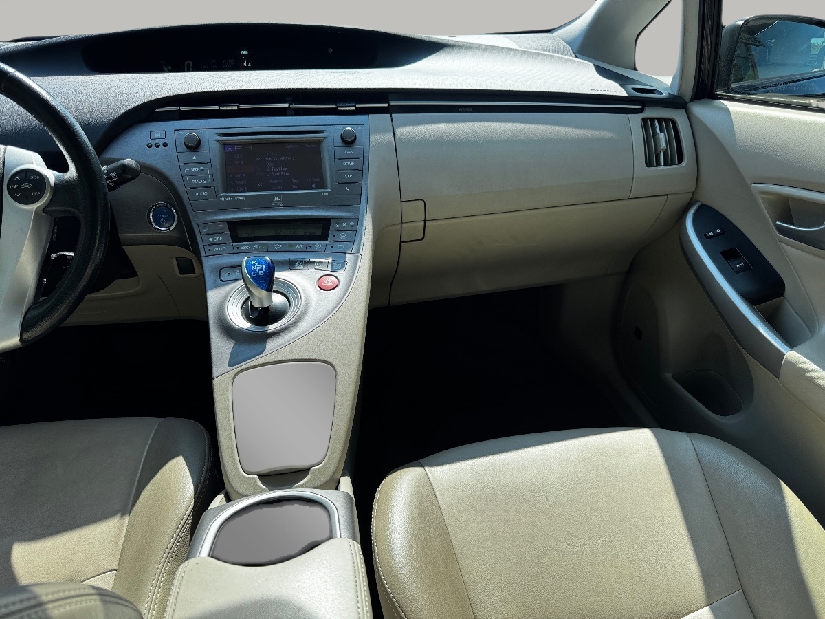 2013 Toyota Prius Four photo 19