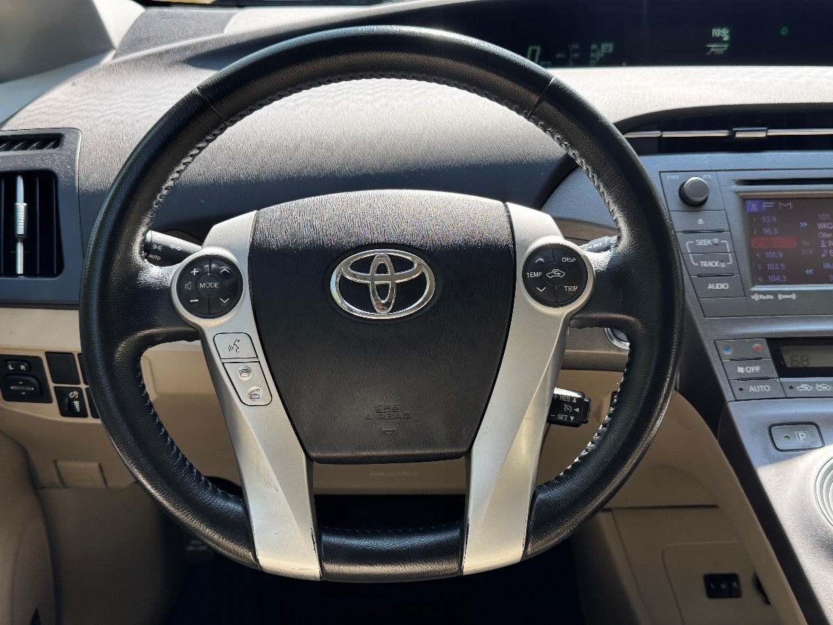 2013 Toyota Prius Four photo 20