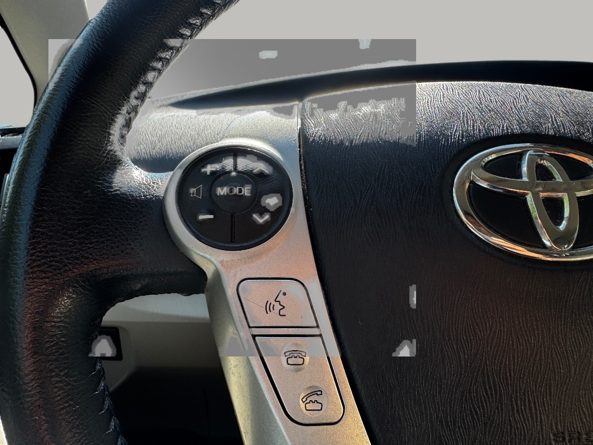 2013 Toyota Prius Four photo 21