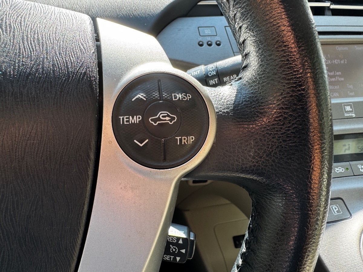 2013 Toyota Prius Four photo 22