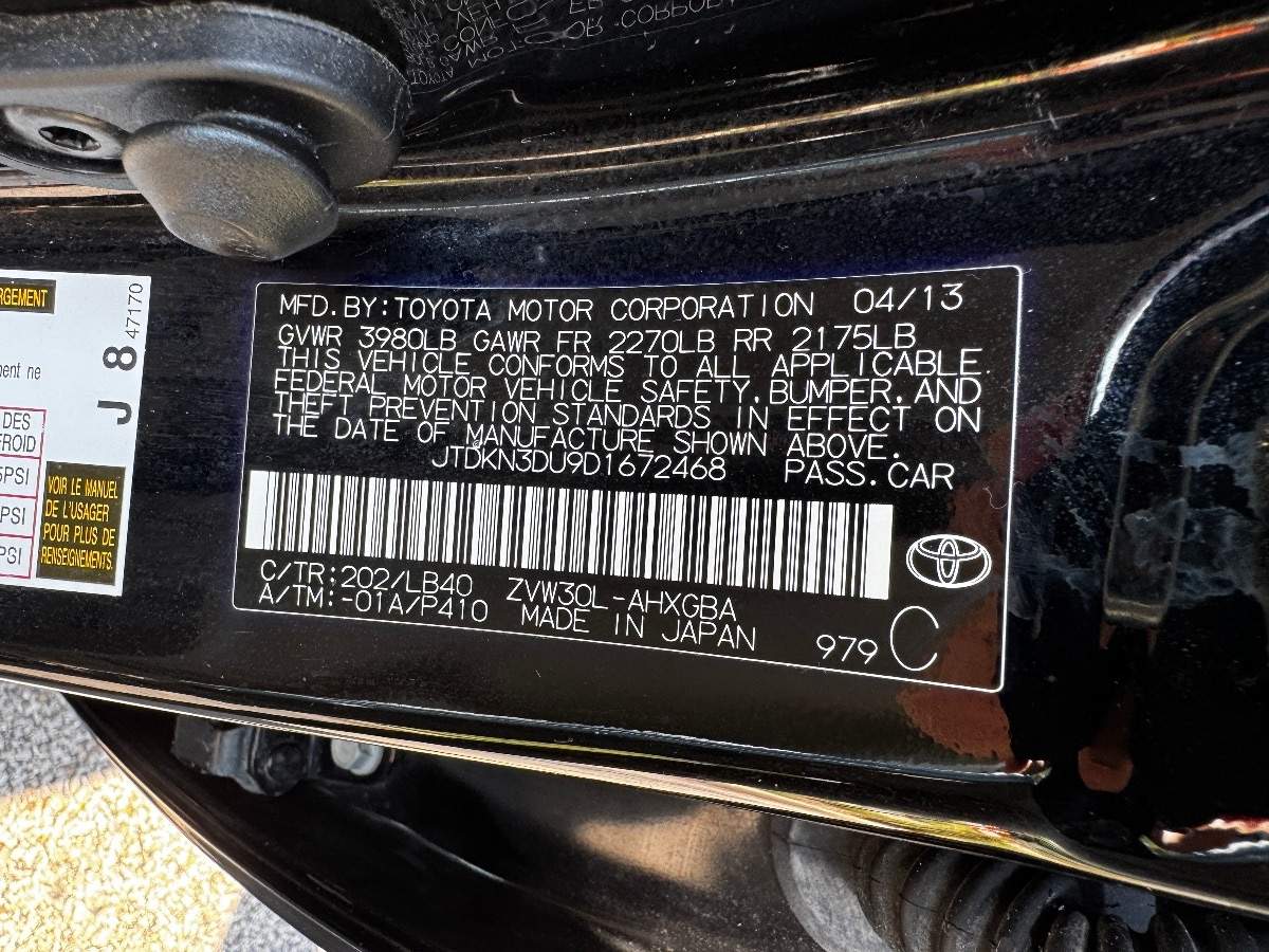 2013 Toyota Prius Four photo 29