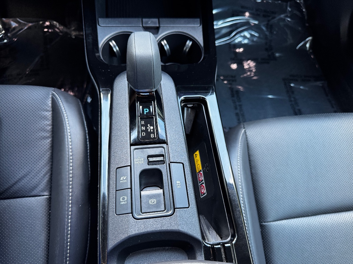 2024 Toyota Prius XLE photo 27