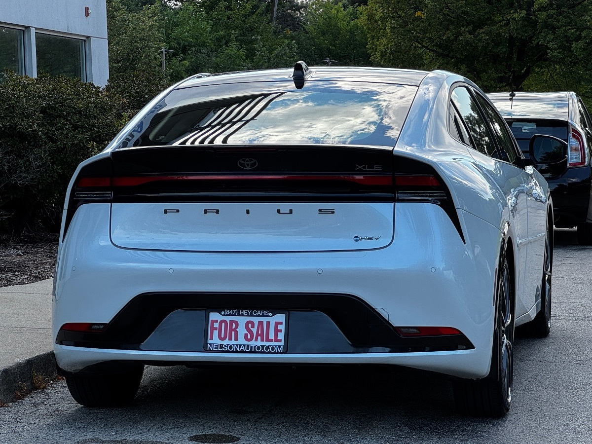 2024 Toyota Prius XLE photo 4
