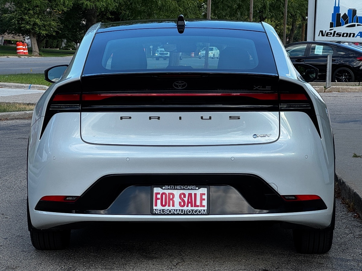 2024 Toyota Prius XLE photo 5