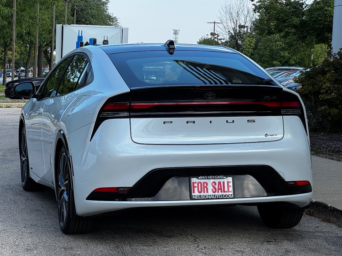 2024 Toyota Prius XLE photo 11
