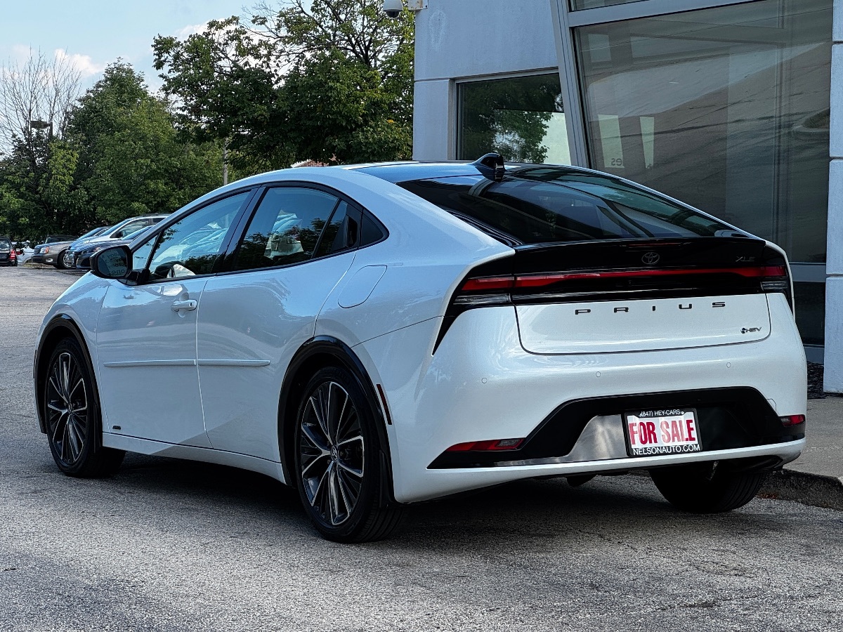 2024 Toyota Prius XLE photo 10
