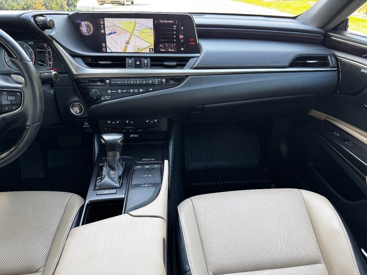 2019 Lexus ES 350 photo 21