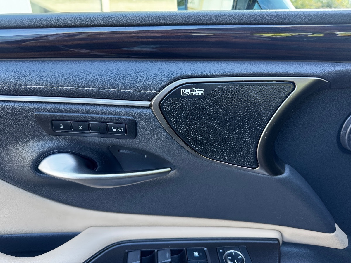 2019 Lexus ES 350 photo 29
