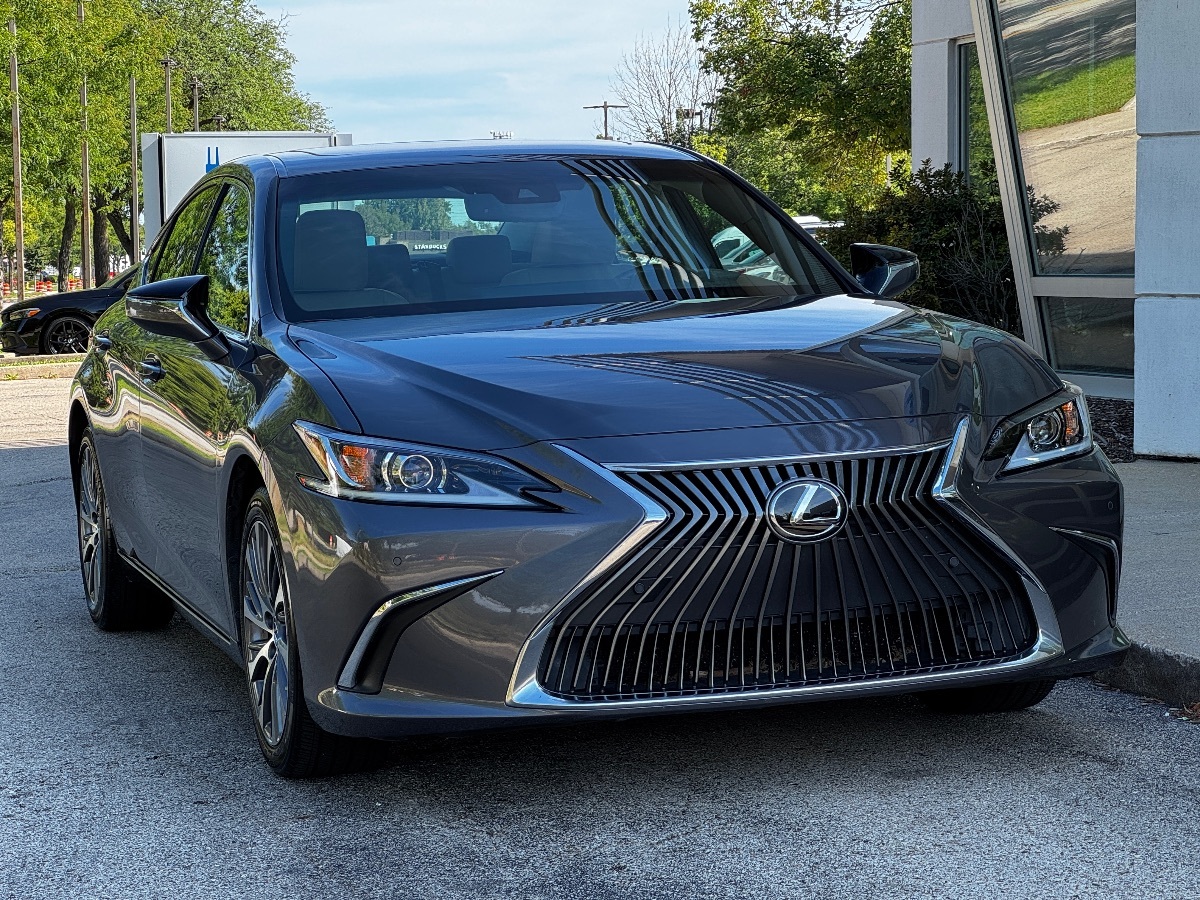 2019 Lexus ES 350 photo 2