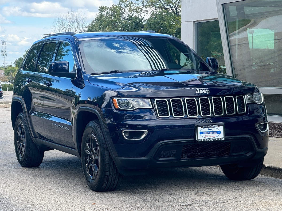 2017 Jeep Grand Cherokee Laredo photo 2