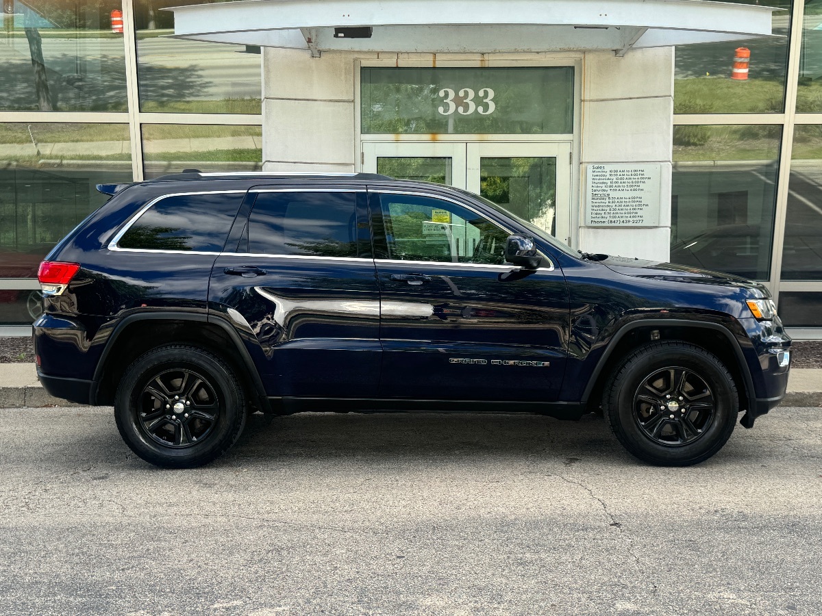 2017 Jeep Grand Cherokee Laredo photo 3