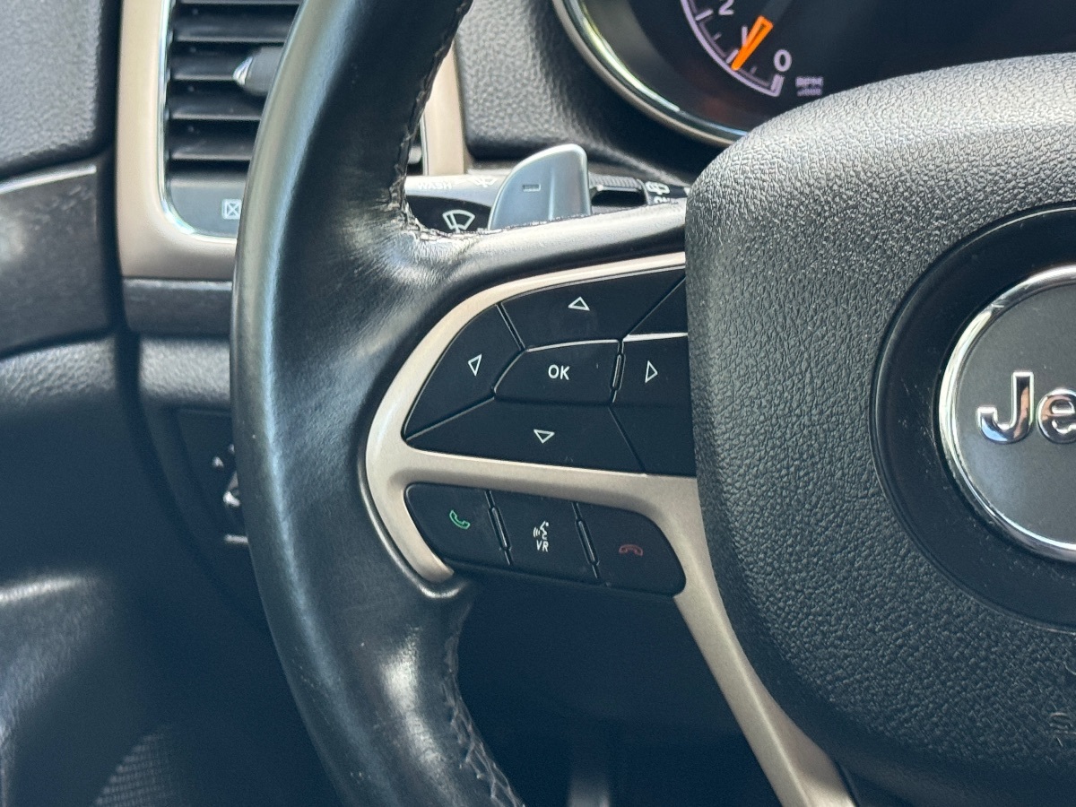 2017 Jeep Grand Cherokee Laredo photo 24