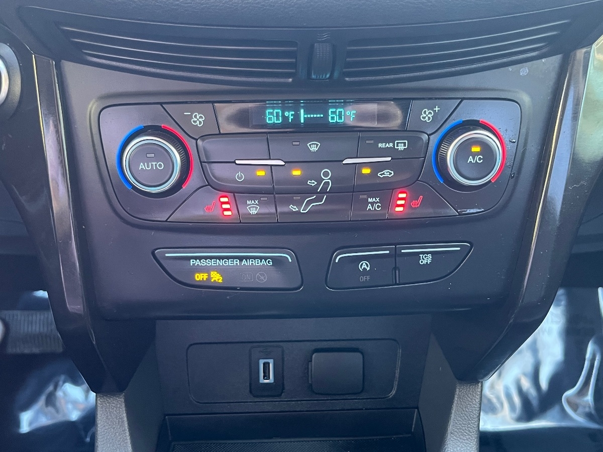 2017 Ford Escape Titanium photo 28