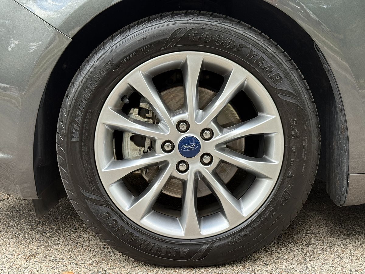 2017 Ford Fusion SE photo 28