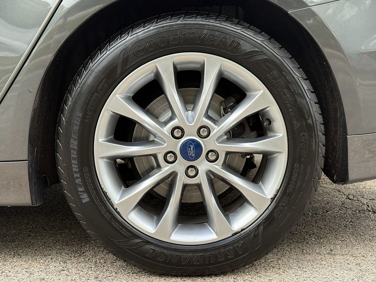 2017 Ford Fusion SE photo 30