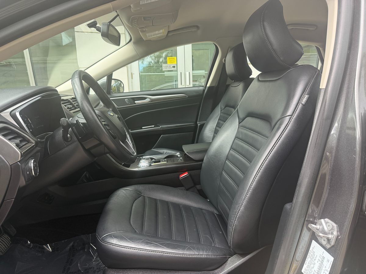 2017 Ford Fusion SE photo 14