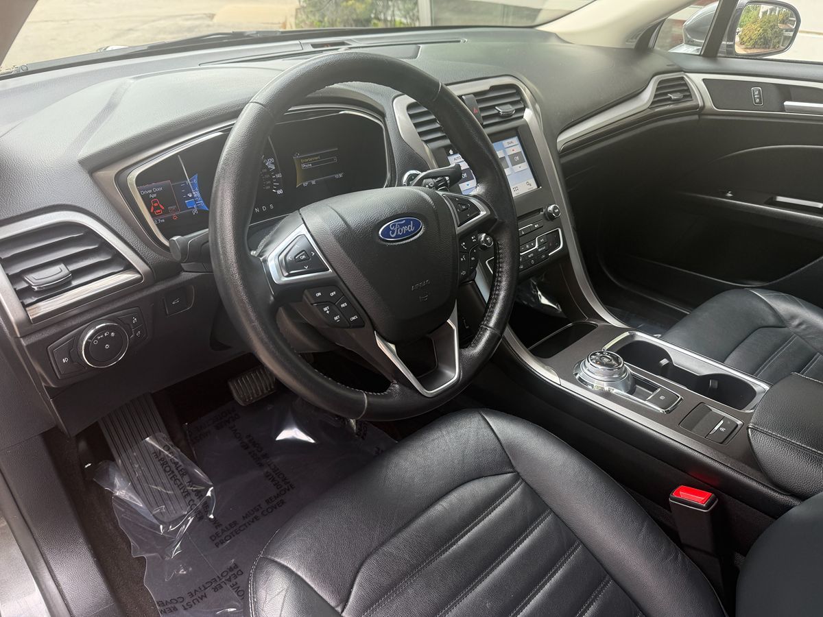 2017 Ford Fusion SE photo 12
