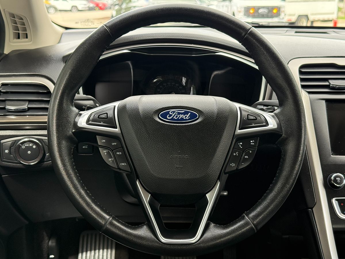 2017 Ford Fusion SE photo 19