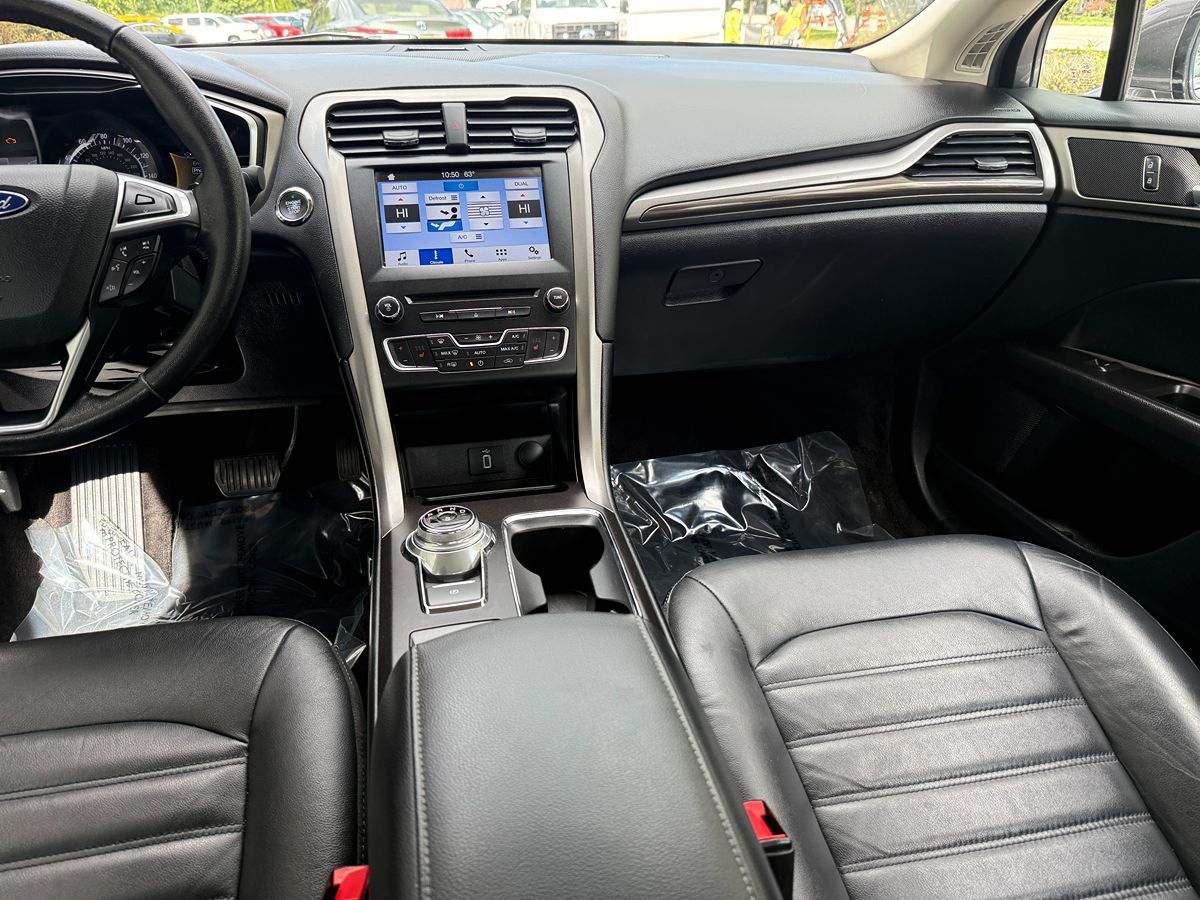 2017 Ford Fusion SE photo 18