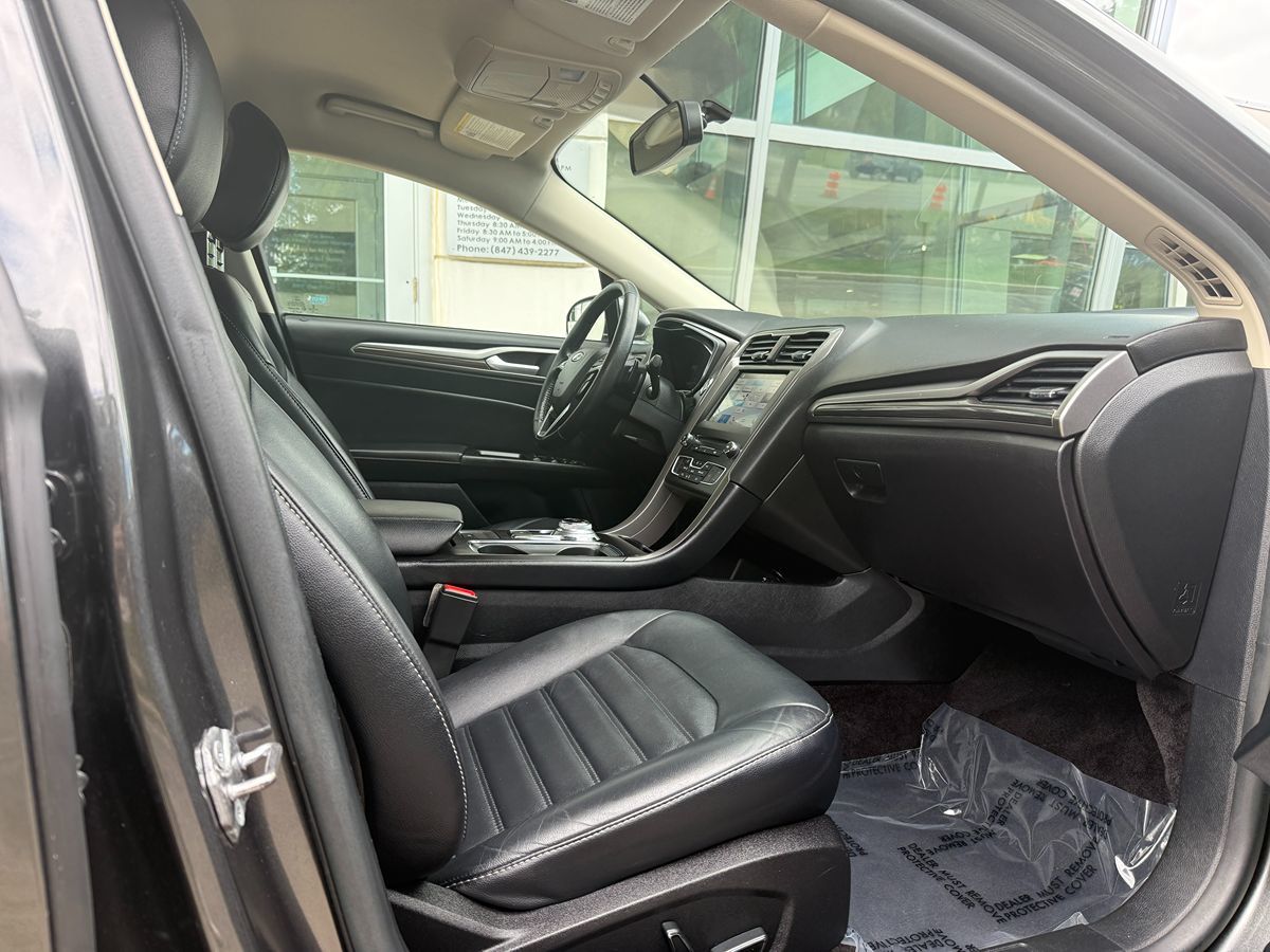 2017 Ford Fusion SE photo 17