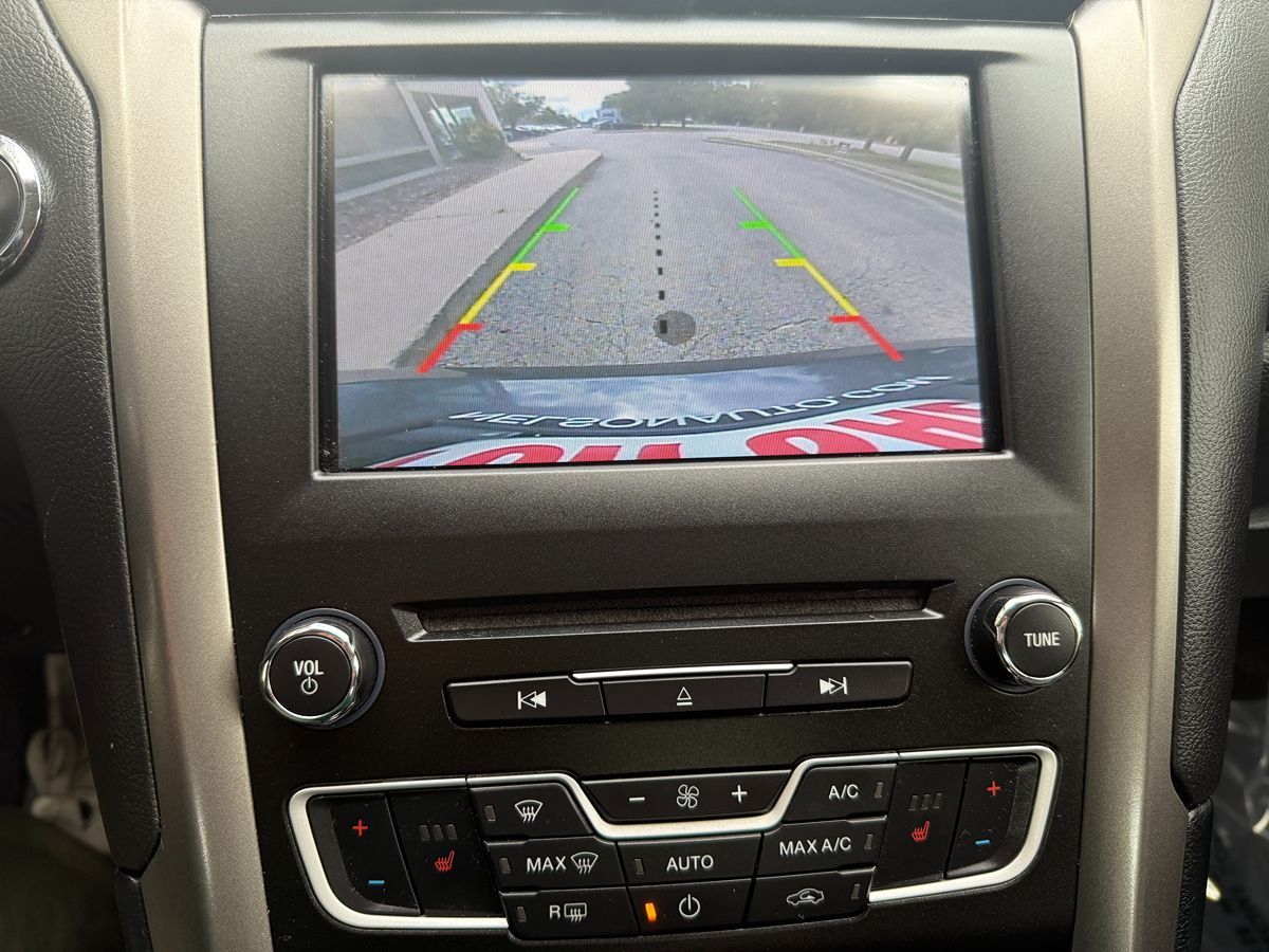 2017 Ford Fusion SE photo 24