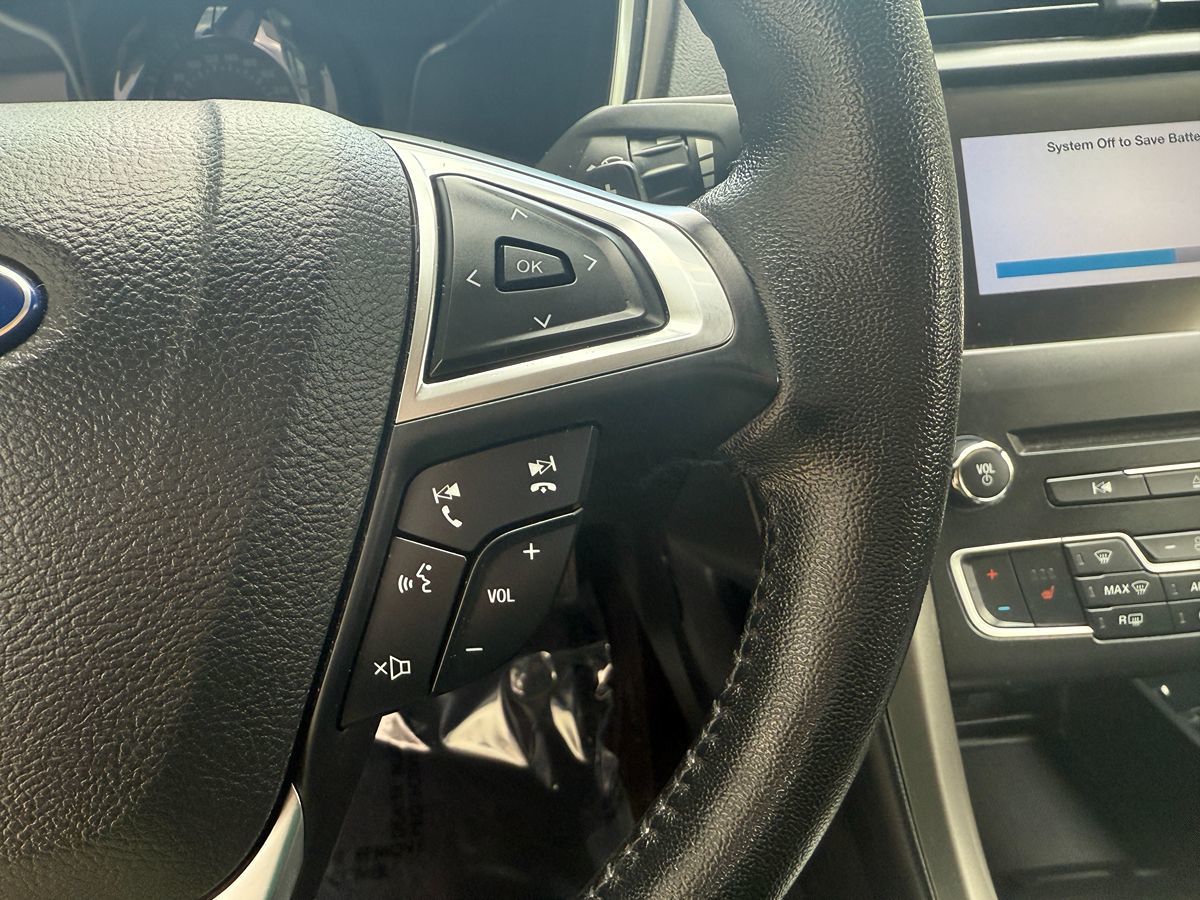 2017 Ford Fusion SE photo 21