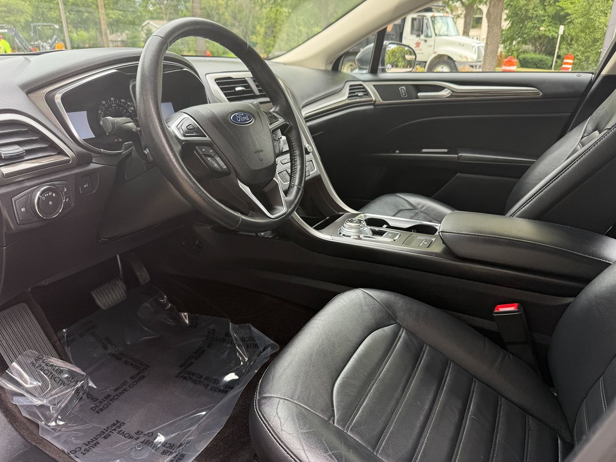 2017 Ford Fusion SE photo 13