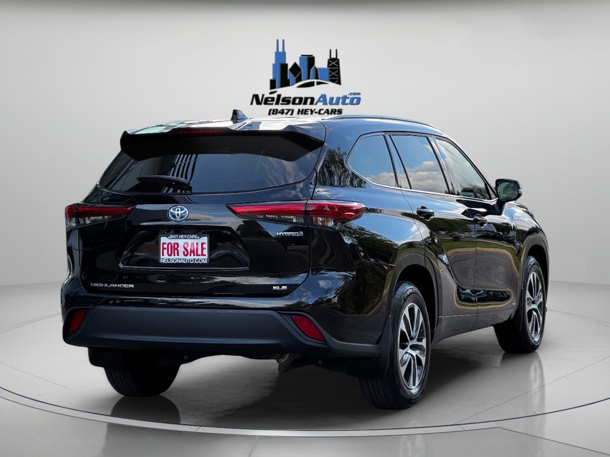2022 Toyota Highlander Hybrid XLE photo 2