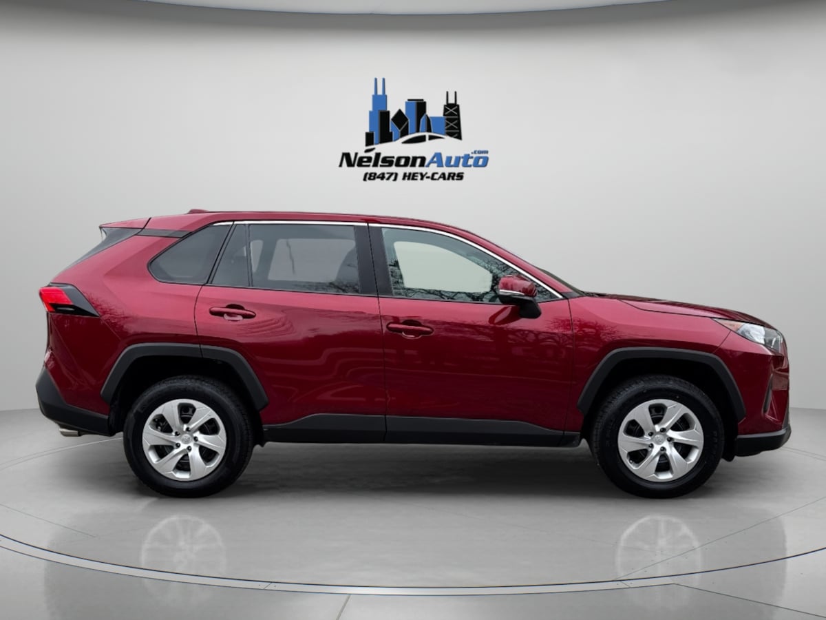 2022 Toyota RAV4 LE photo 3