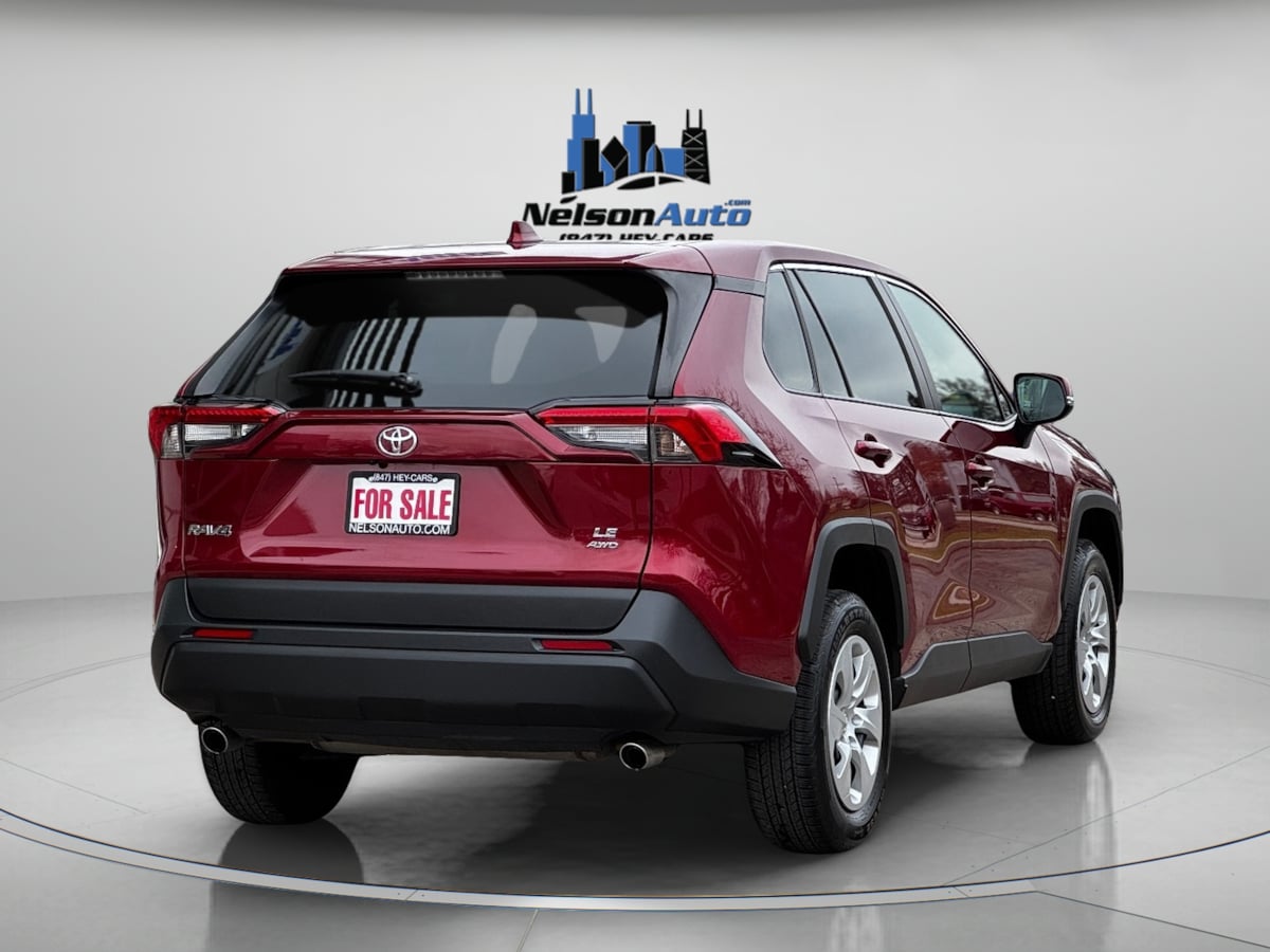 2022 Toyota RAV4 LE photo 4