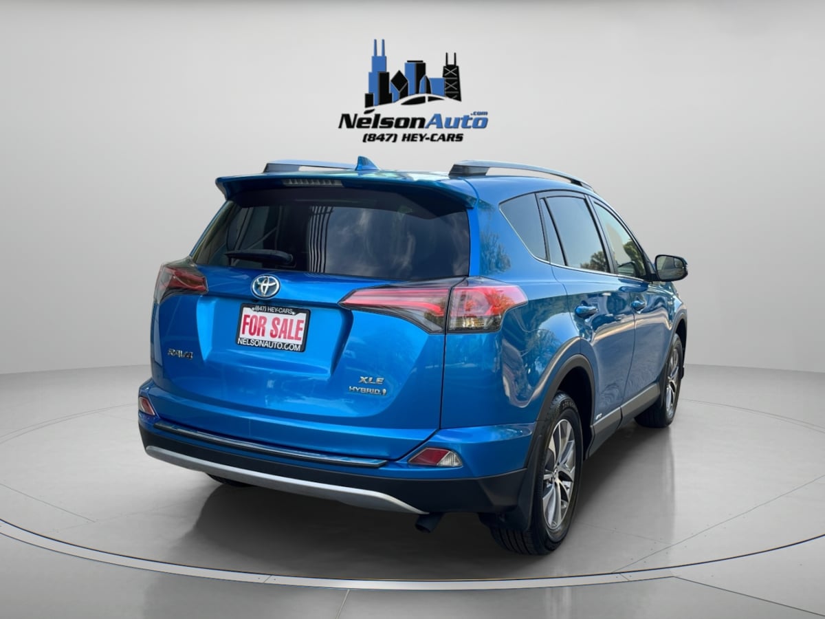 2017 Toyota RAV4 XLE Hybrid photo 4